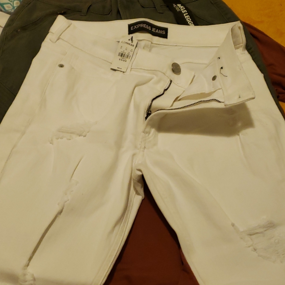 Colthes - Picture 3 of 4